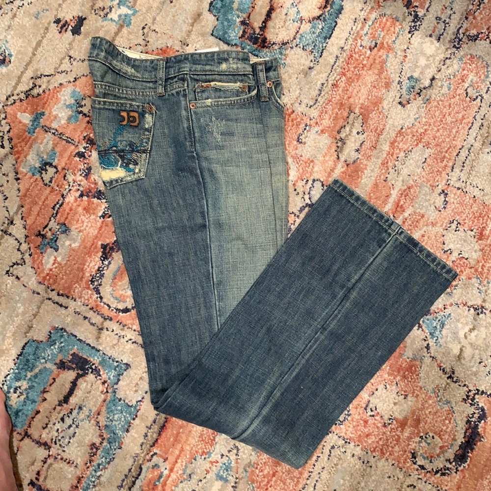 VINTAGE Joe’s jeans with exquisite embroidered details.